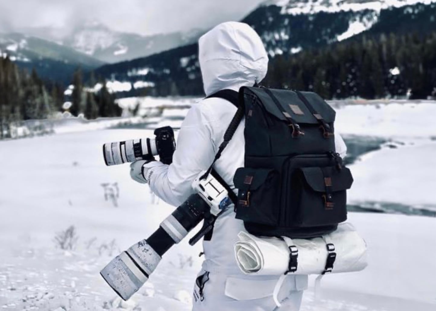 Langly camera bag in snow